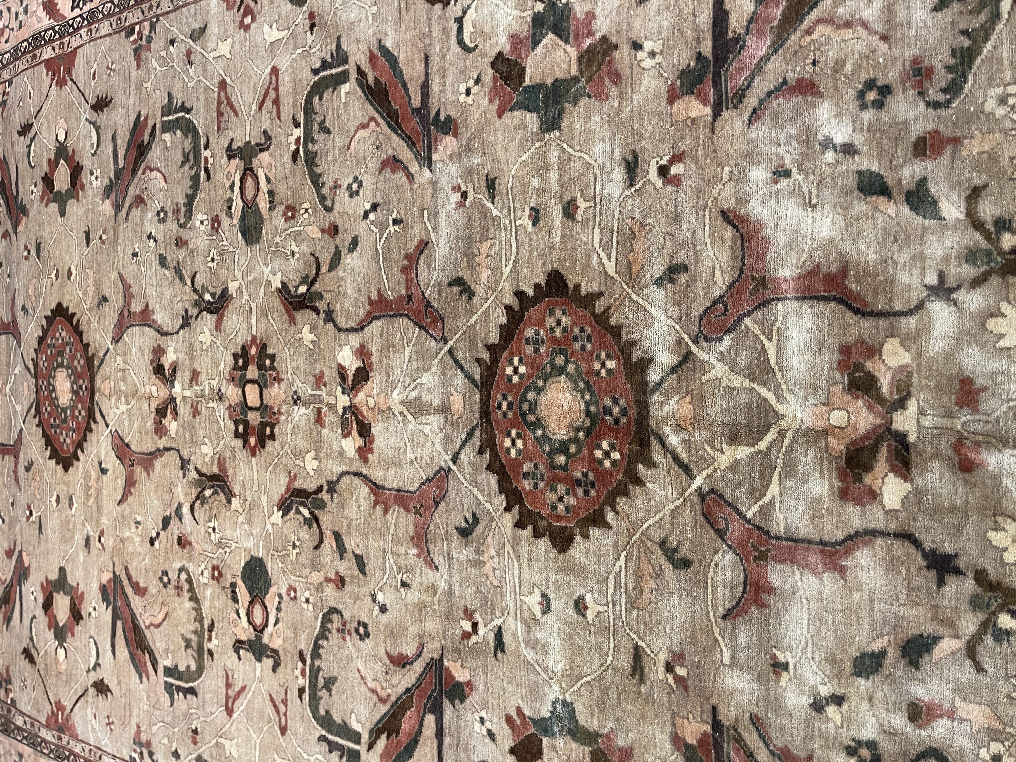 Peshawer F-615, Afghanistan rug, 9'8"x14', in light brown, green, salman, ivory, rust.. - photo 2